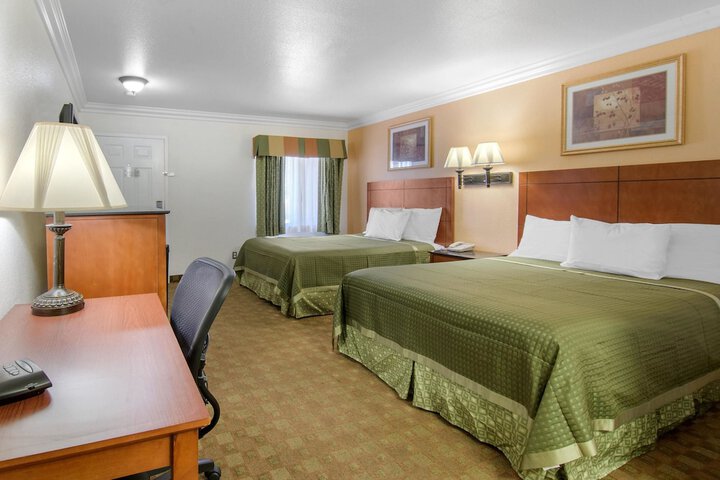 Room 18 of 28