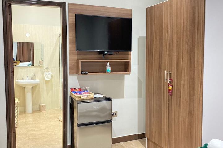 Room 9 of 26