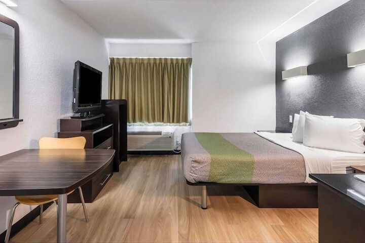Room 32 of 72