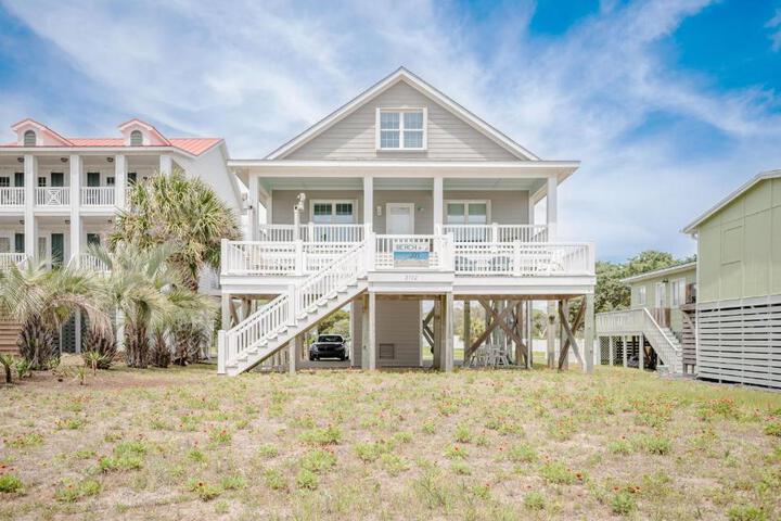 Exterior of Beach Joy by Oak Island Accommodations
