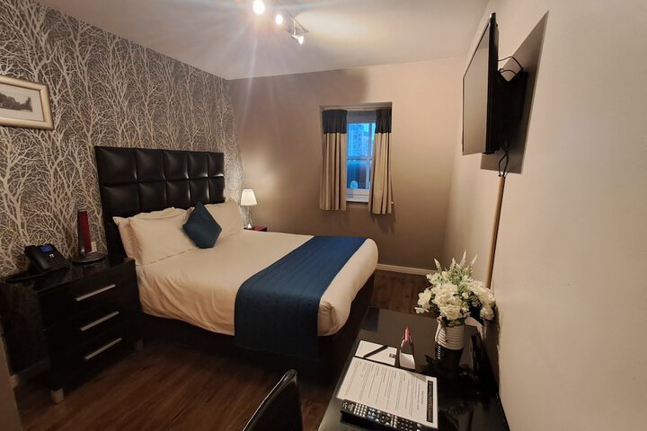 Room 35 of 182