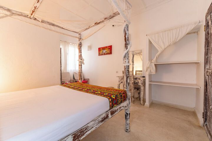 Room 22 of 68