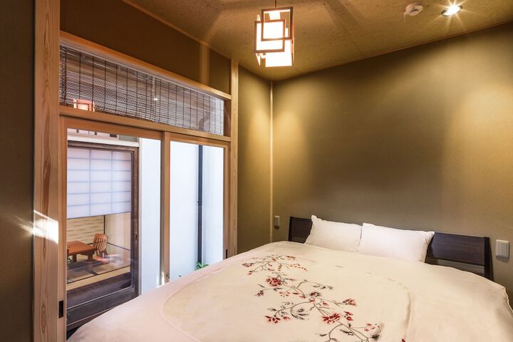 Room 4 of 28