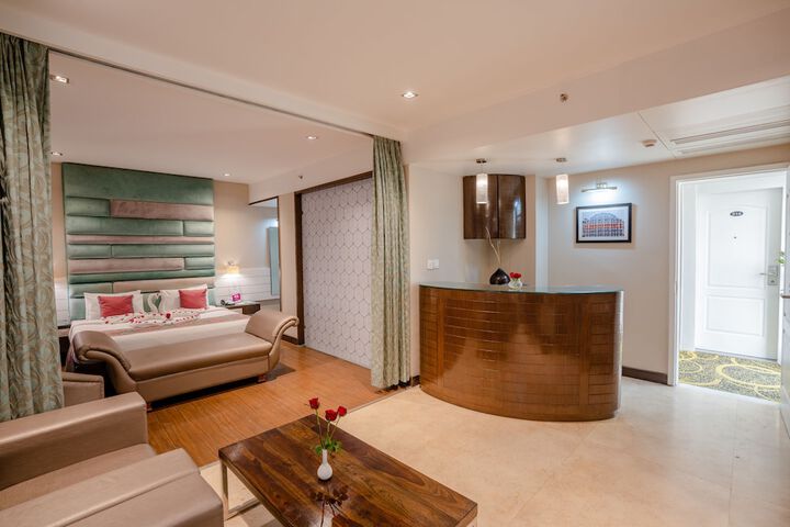 Room 11 of 38