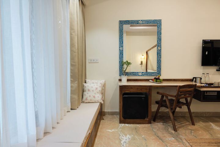 Room 8 of 18
