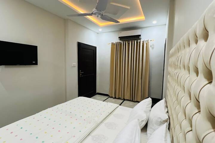 Room 3 of 24