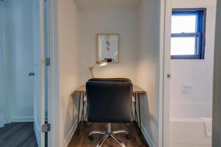 Hip Urban Designer Apartment Free Parking in Nashville, TN