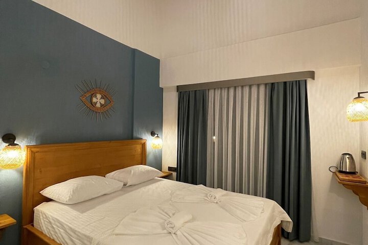 Room 10 of 28