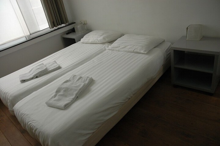 Room 5 of 70