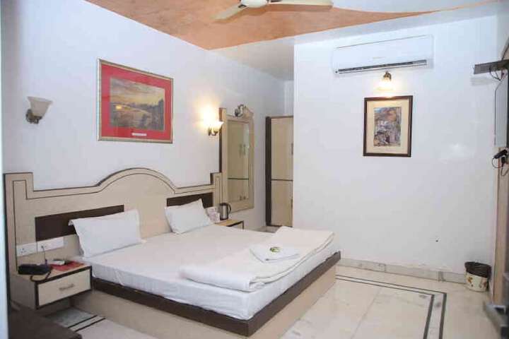 Room 5 of 27