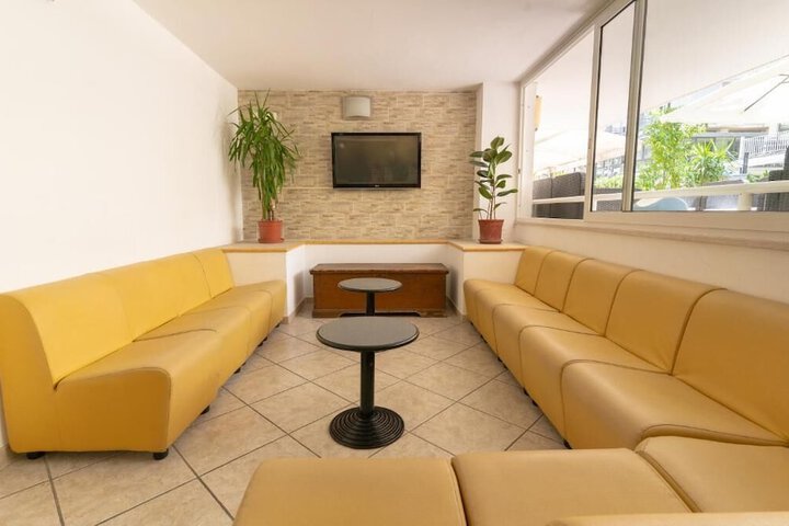 Room 25 of 41