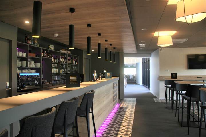 Lounge 69 of 88