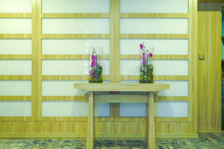 Entrance & Lobby