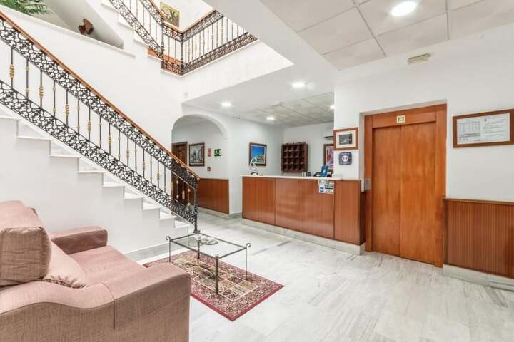Entrance & Lobby