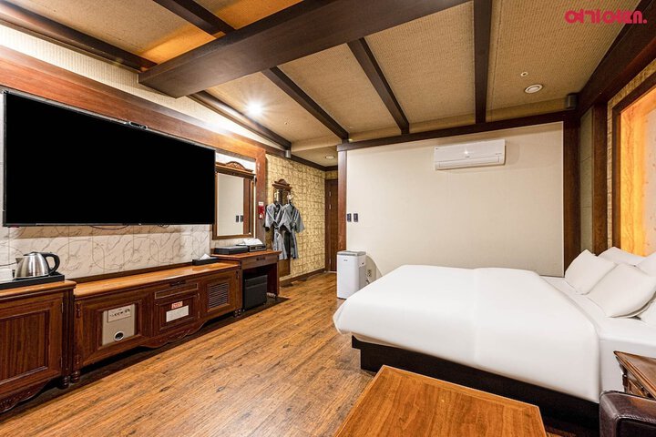 Room 7 of 15