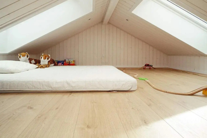 Room 1 of 10