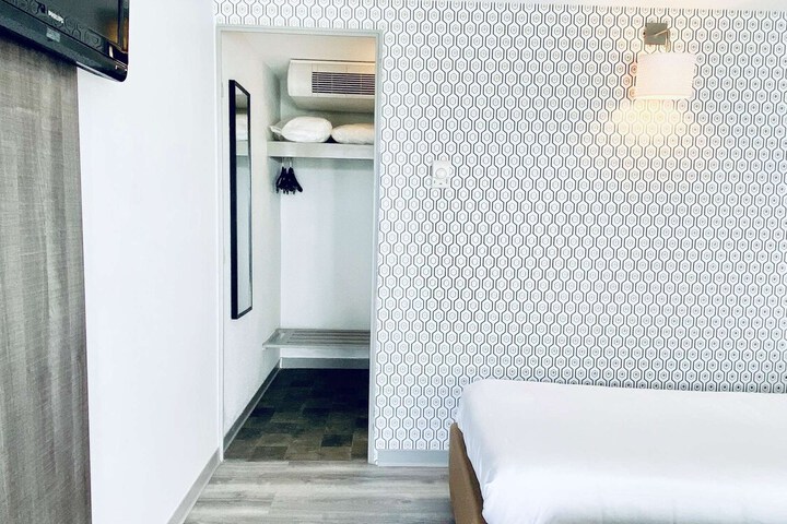 Room 18 of 64