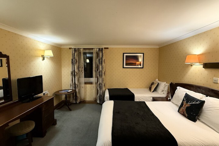 Room 33 of 65