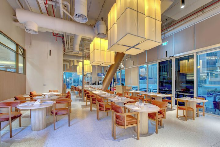 Dining 72 of 77