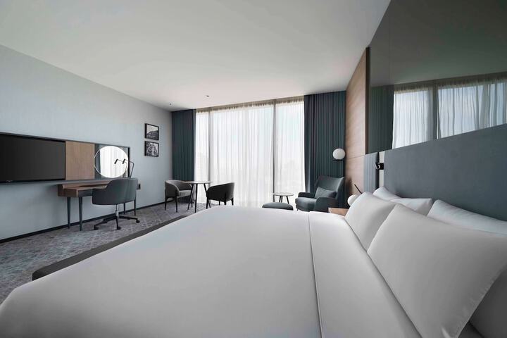 Room 8 of 120
