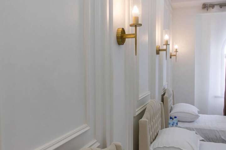 Room 10 of 18