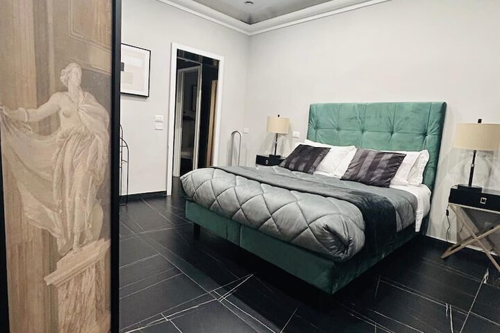 Room 12 of 28