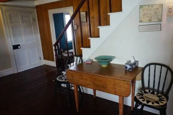 Room 8 of 14