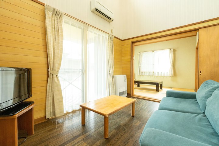 Room 6 of 151
