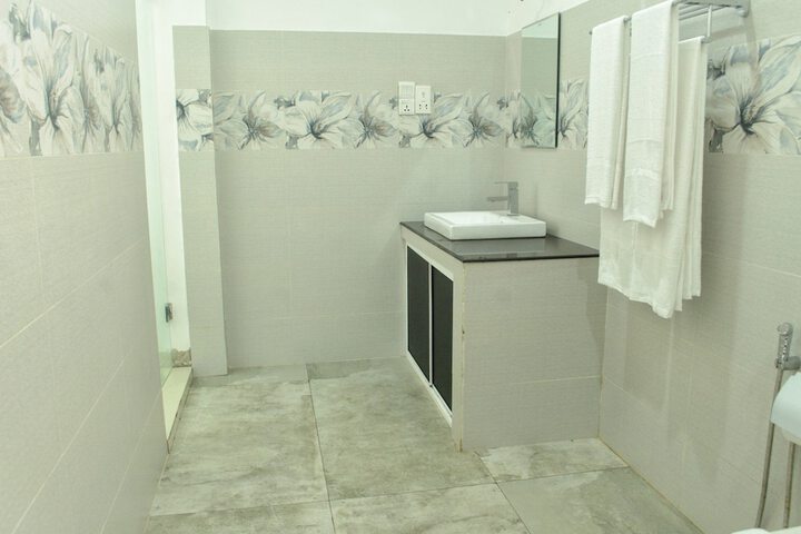 Room 5 of 10
