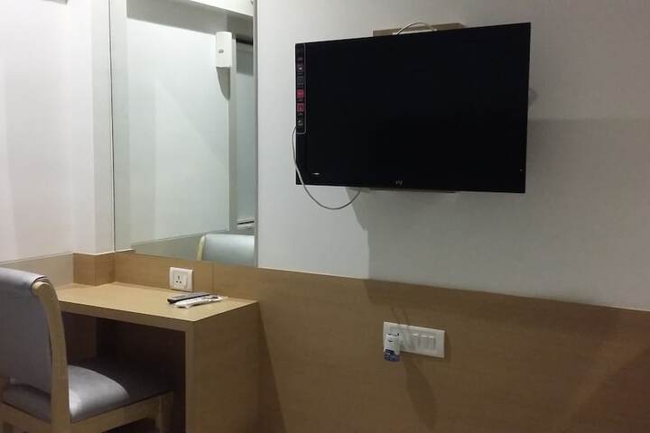 Room 8 of 18