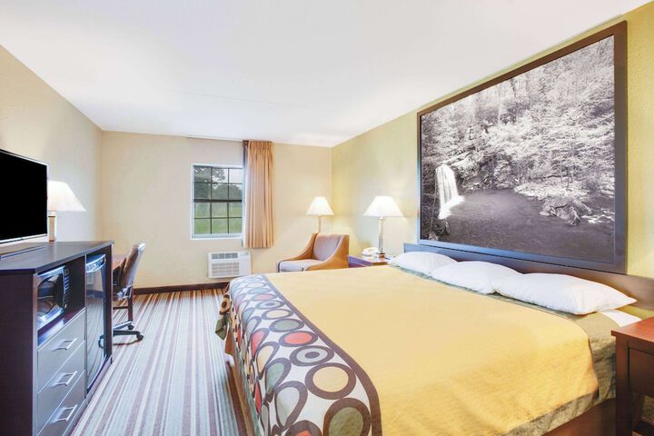1 King Bed (7 of 9)