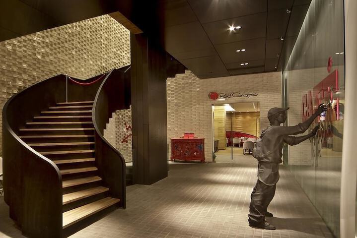 Entrance & Lobby