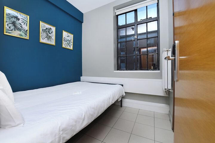 Room 53 of 98