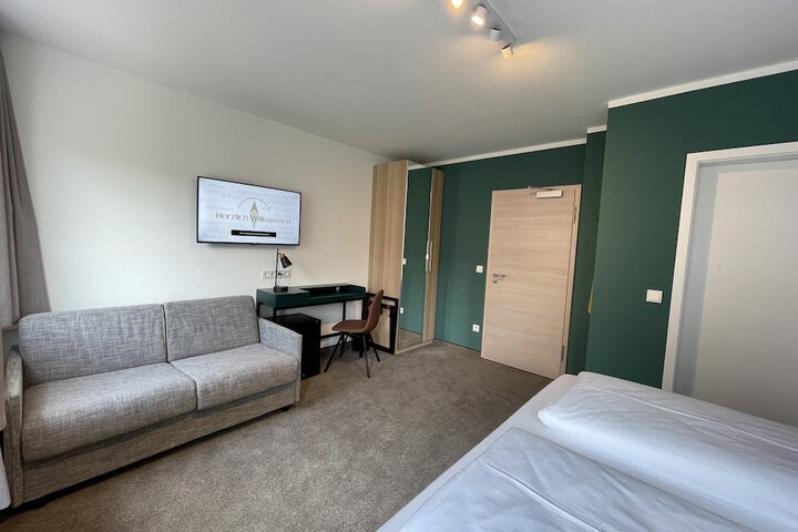 Room 17 of 32