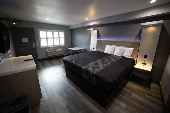 1 King Bed (30 of 47)