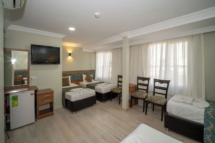 Room 16 of 90