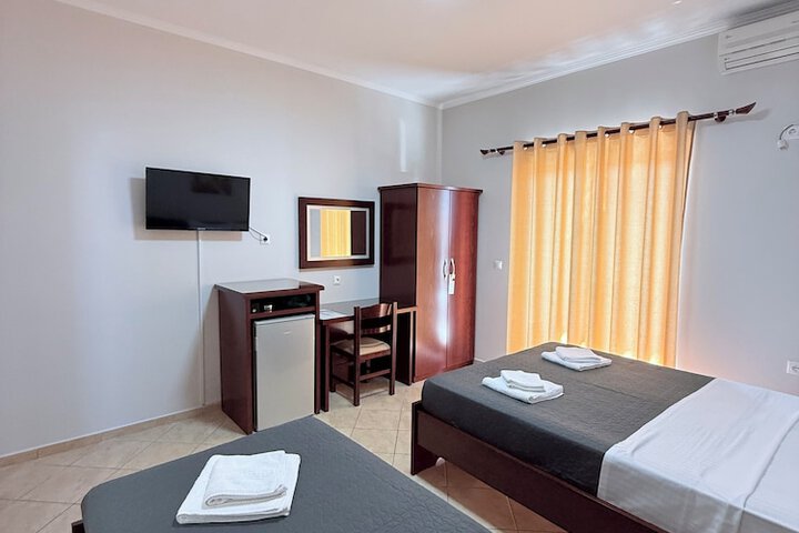 Room 52 of 245