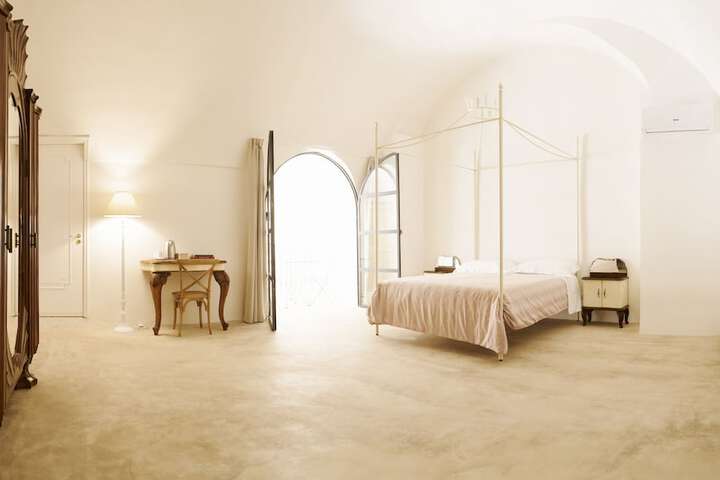 Room 33 of 181