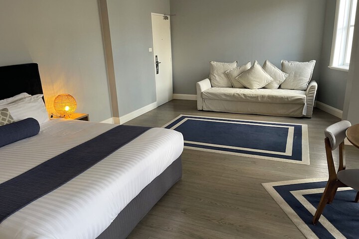 Room 13 of 34