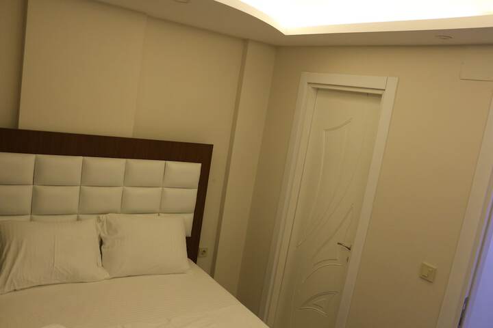 Room 6 of 25