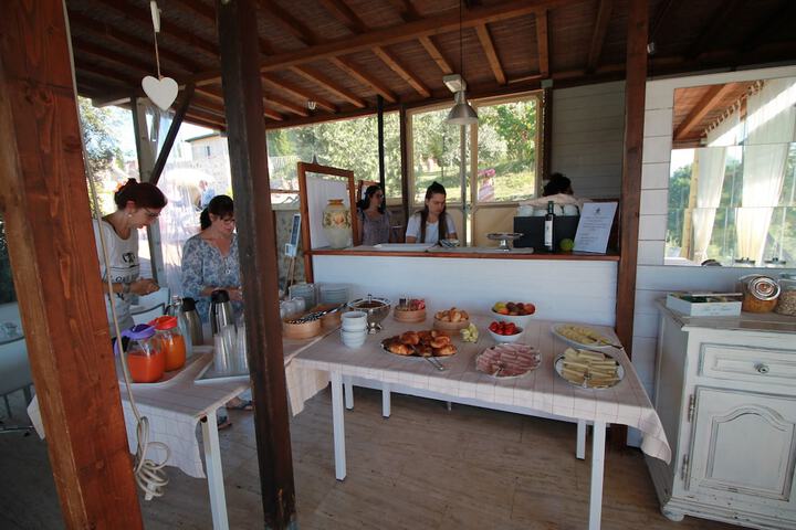 Breakfast/Coffee Service 145 of 184