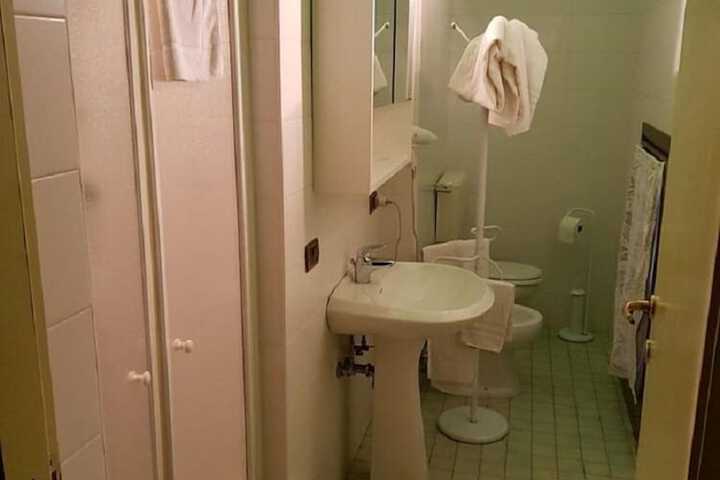 Room 15 of 25