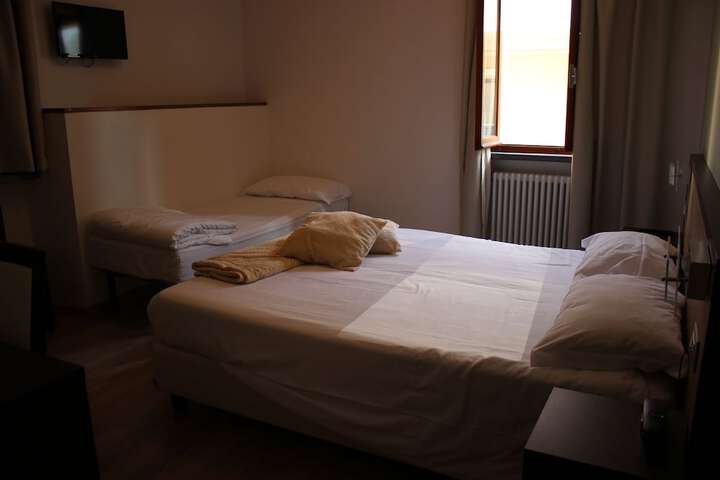 Room 3 of 34