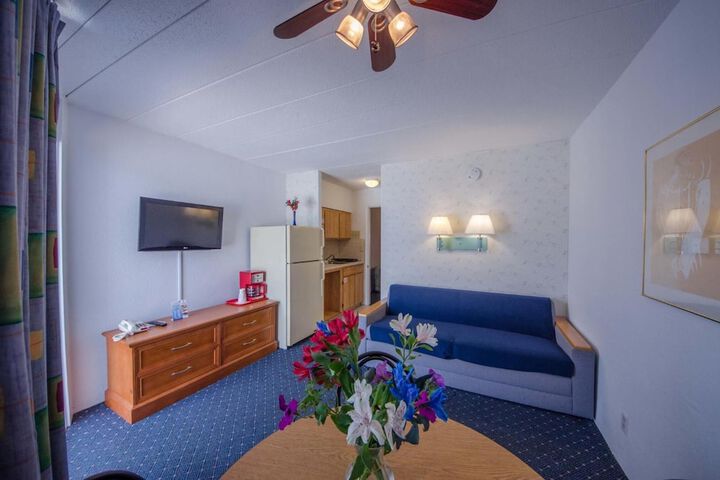 Room 13 of 25