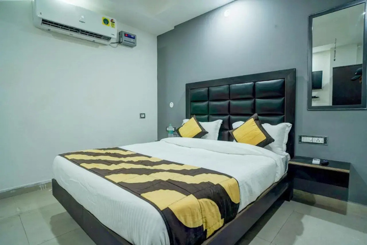 Room 6 of 17