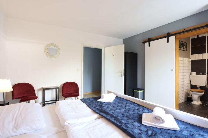Room 8 of 70