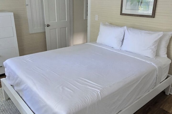 Room 33 of 211