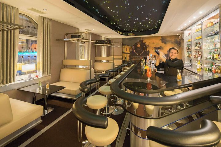 Lounge 50 of 75