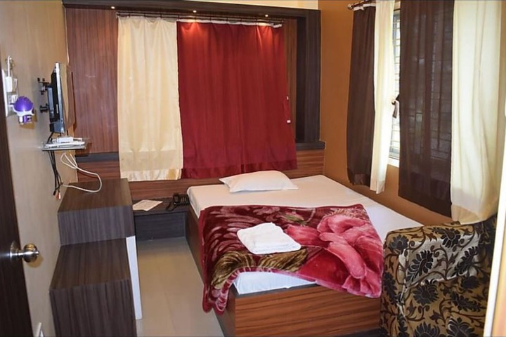 Room 6 of 16