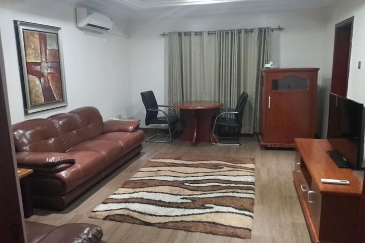 Room 9 of 33